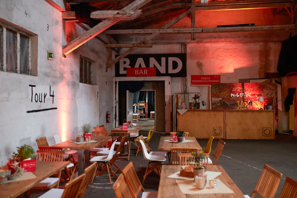 Ein Foto aus der Halle 6 in Richtung Backstage